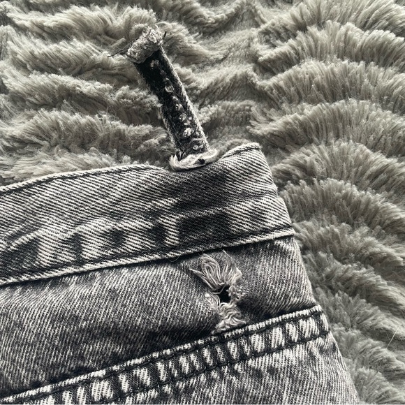 Distressed Jeans - Picture 4 of 5